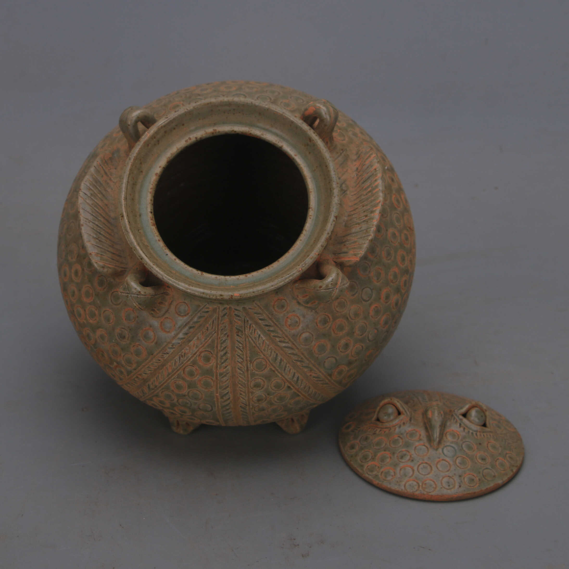 Tang Dynasty Yue Ware Celadon  - Vintage Collectible Pottery review and price